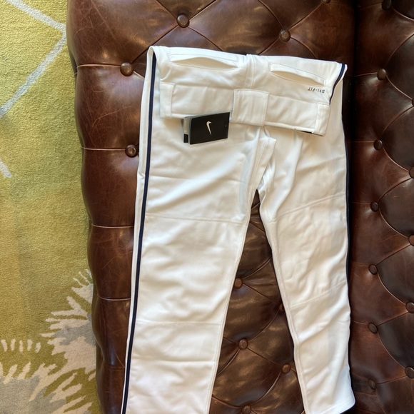 Nike White Pants please make a counter offer 👌💕 - Picture 2 of 6